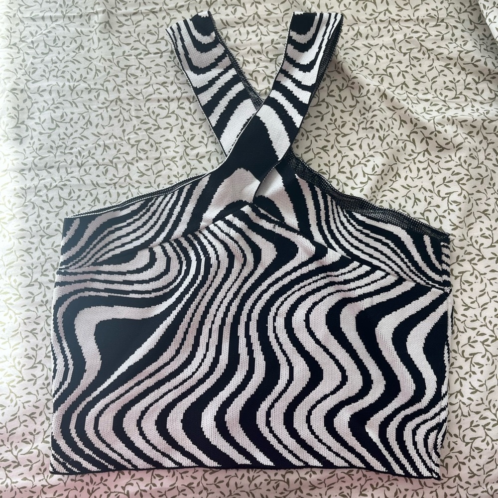 Glassons wavy top - Picture 2 of 3